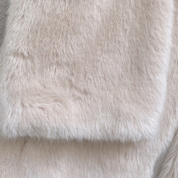 Donna Salyer’s Faux Fur Jacket in light blush pink & white interior - size Large - Picture 8 of 10